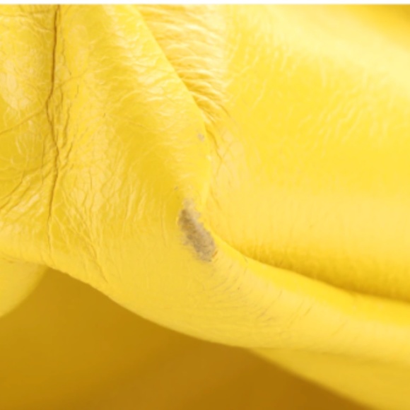 Gucci - Interlocking GG Small Convertible Duffle Bag in Crinkle Yellow Leather - Picture 16 of 16